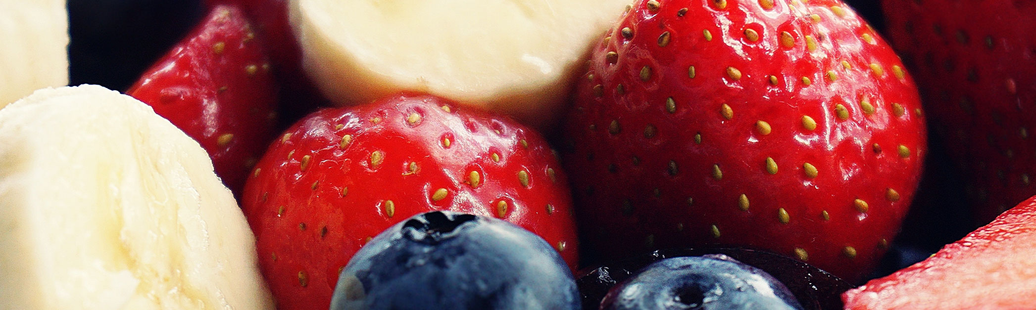 Banane, Erdbeeren und Blaubeeren