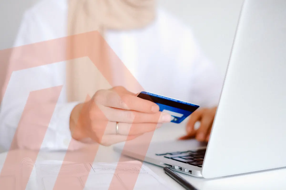 Frau bezahlt in Magento Onlineshop