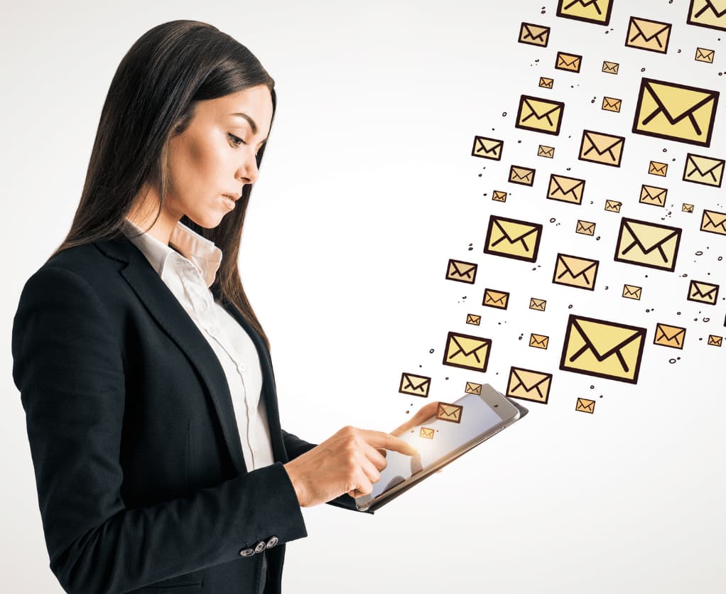 E-Mail Marketing Mitarbeiter Versand Tablet