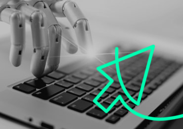 Google Ads Automation - Roboterhand klickt auf Laptop Tastatur